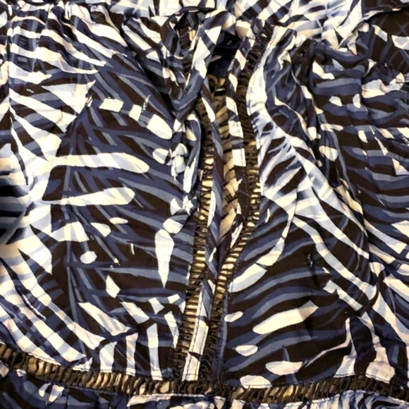 Norah Leafy High Neck Ruffle Dress Size Small - Picture 5 of 9